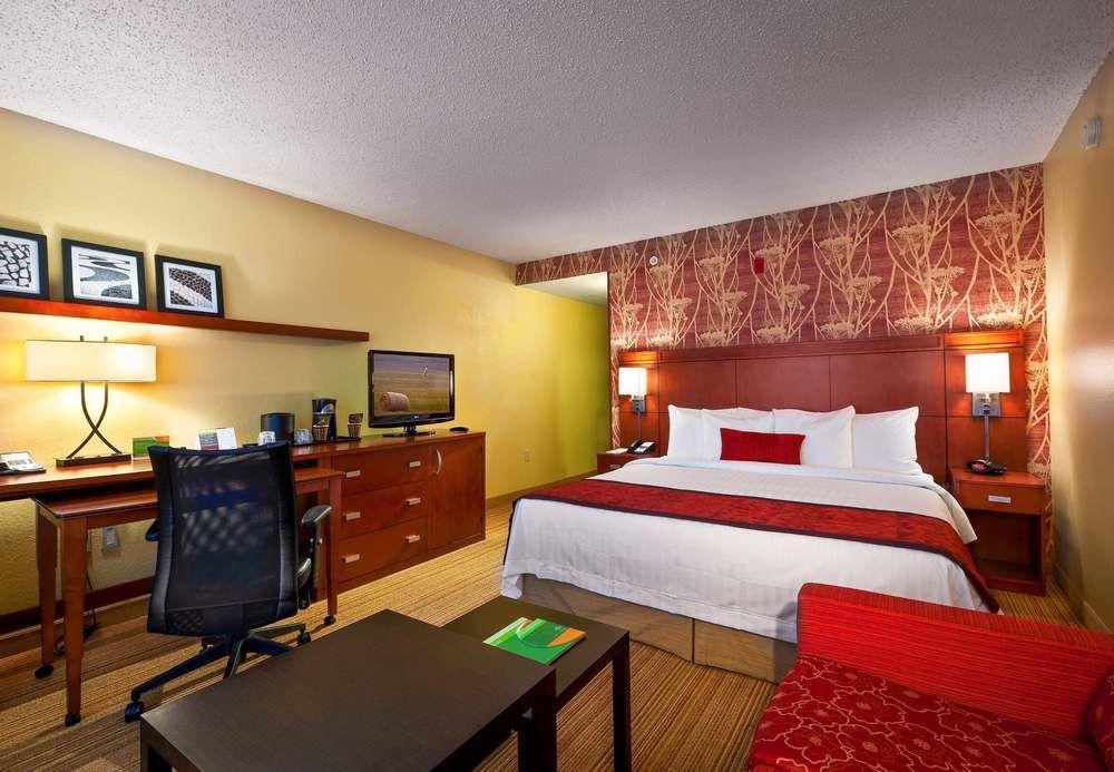 Courtyard Baton Rouge South Hotel Bagian luar foto