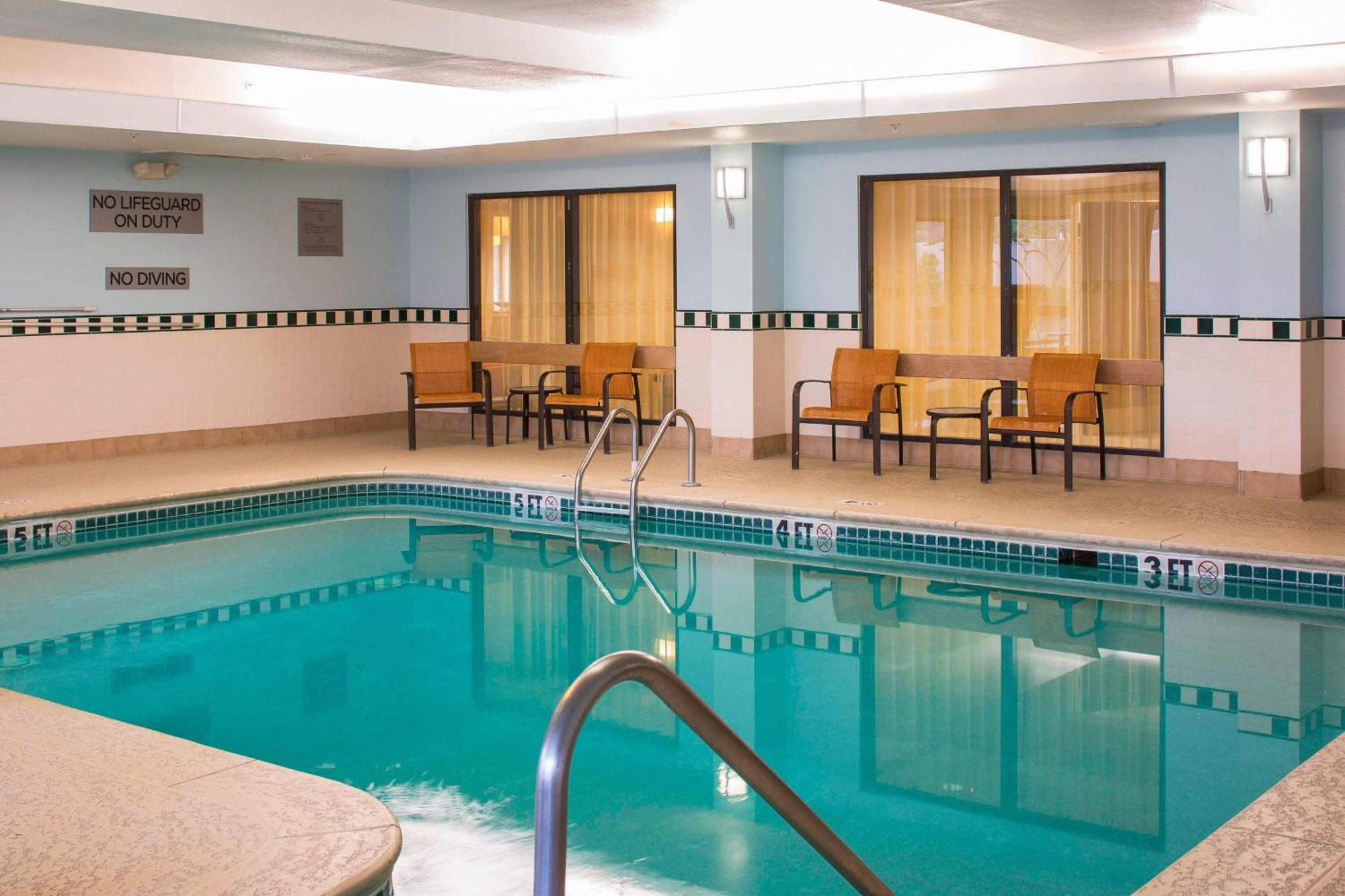 Courtyard Baton Rouge South Hotel Bagian luar foto