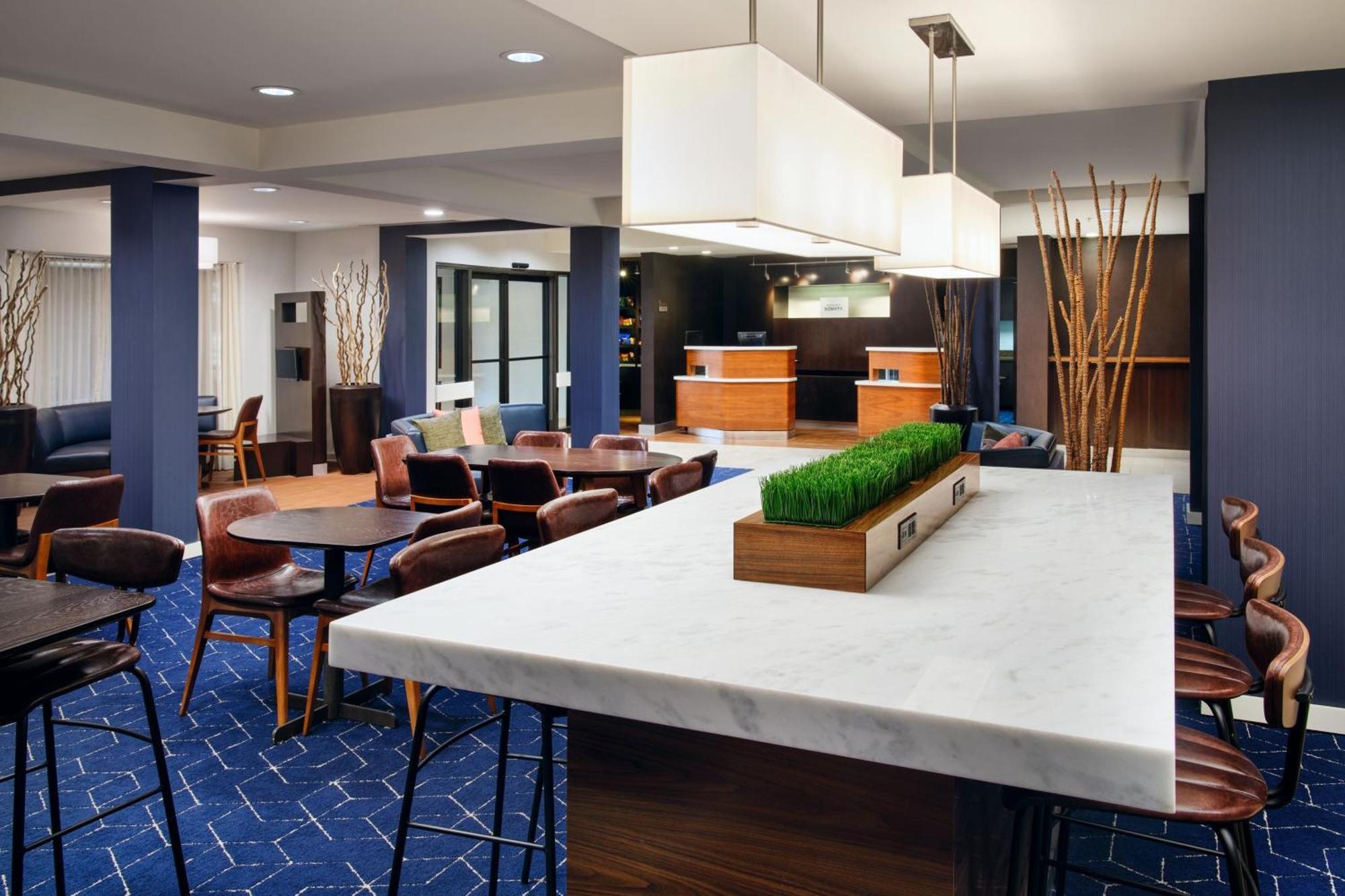 Courtyard Baton Rouge South Hotel Bagian luar foto