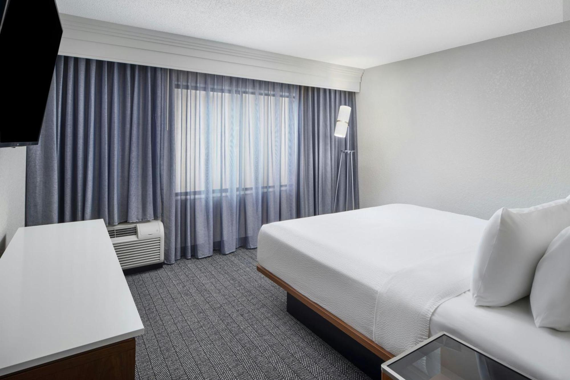 Courtyard Baton Rouge South Hotel Bagian luar foto