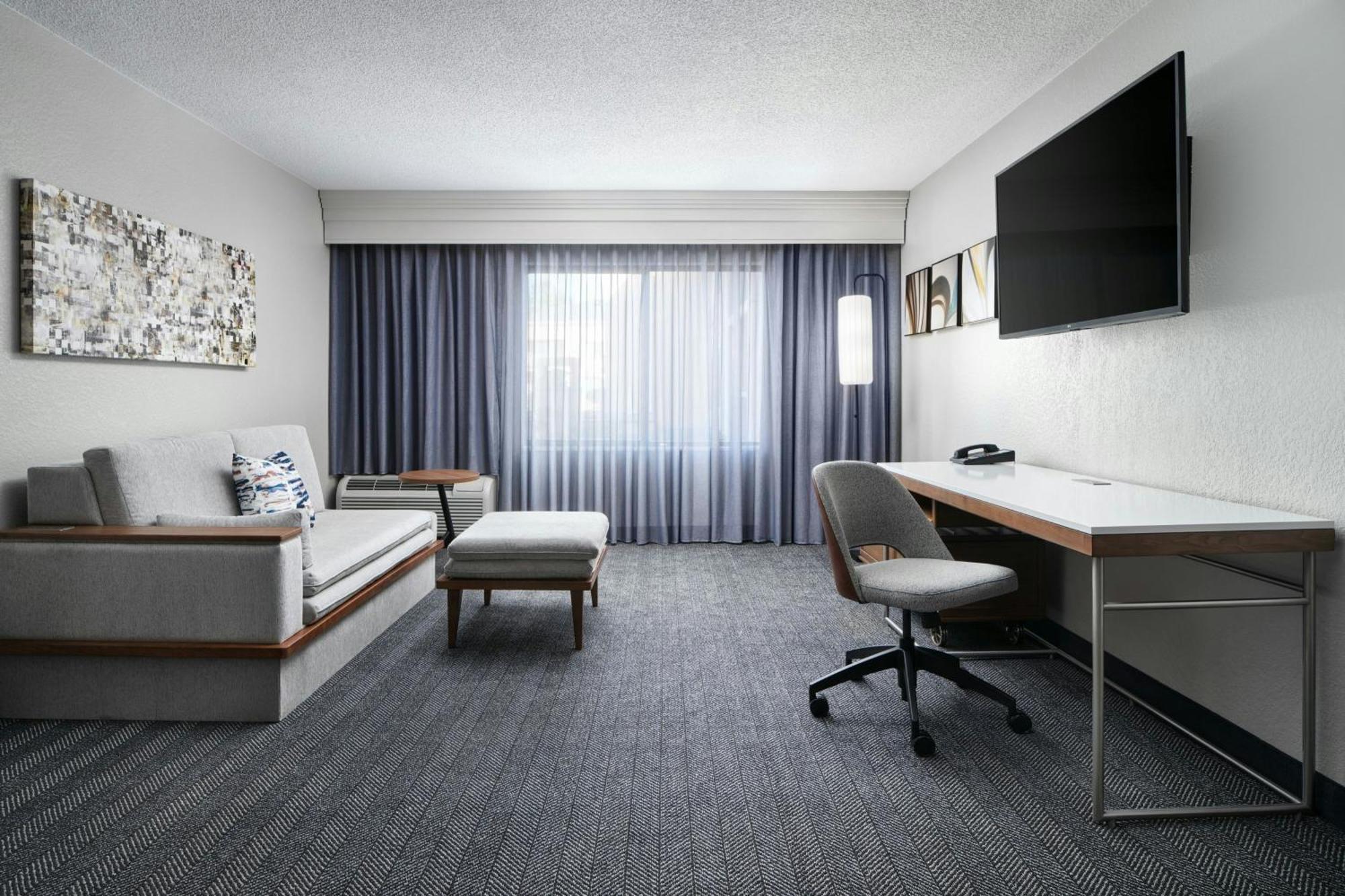 Courtyard Baton Rouge South Hotel Bagian luar foto