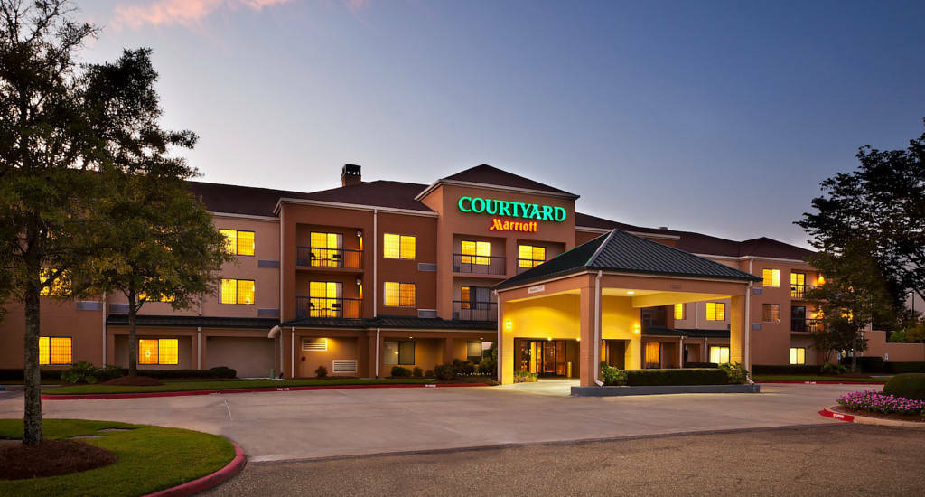 Courtyard Baton Rouge South Hotel Bagian luar foto