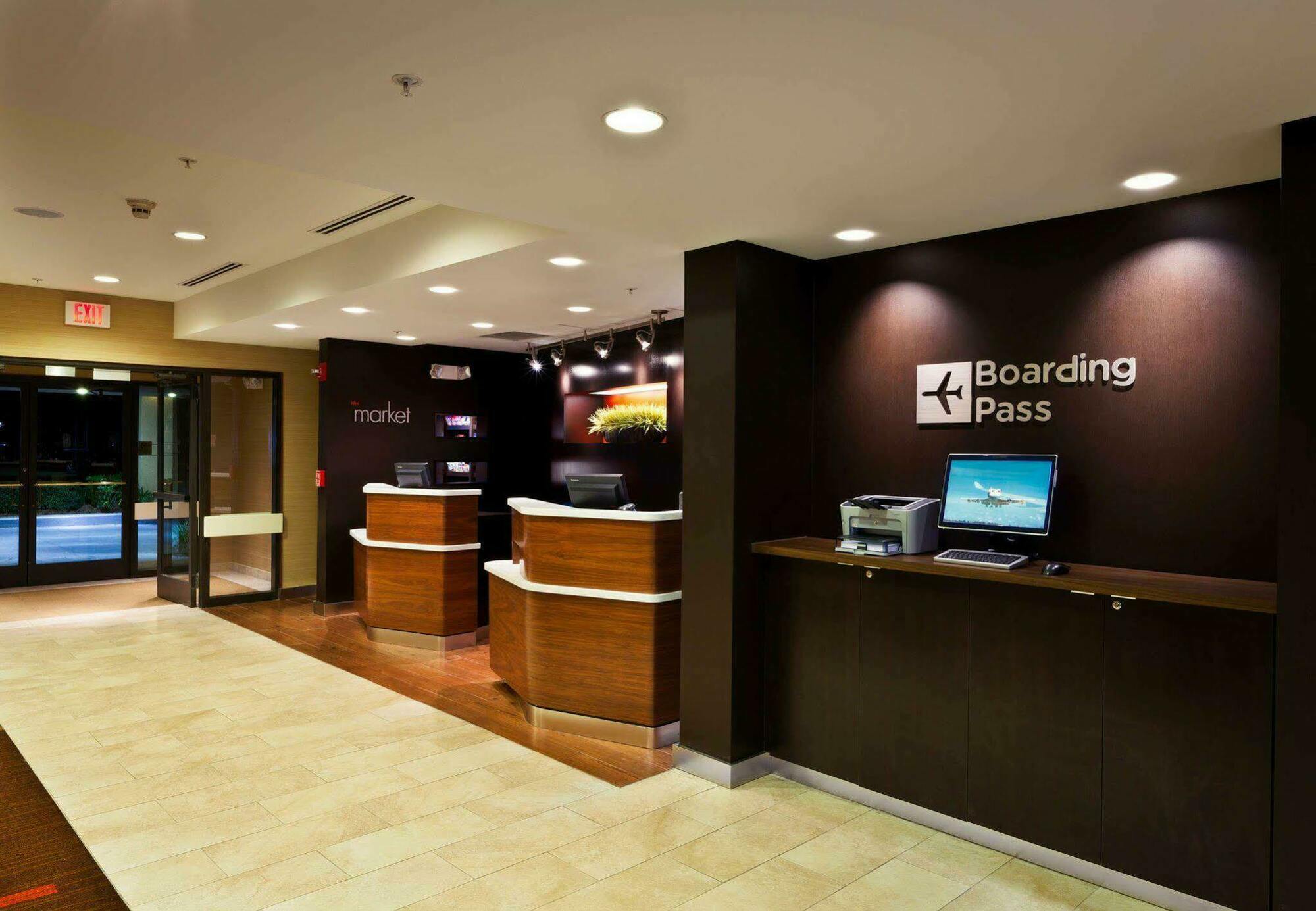 Courtyard Baton Rouge South Hotel Bagian luar foto