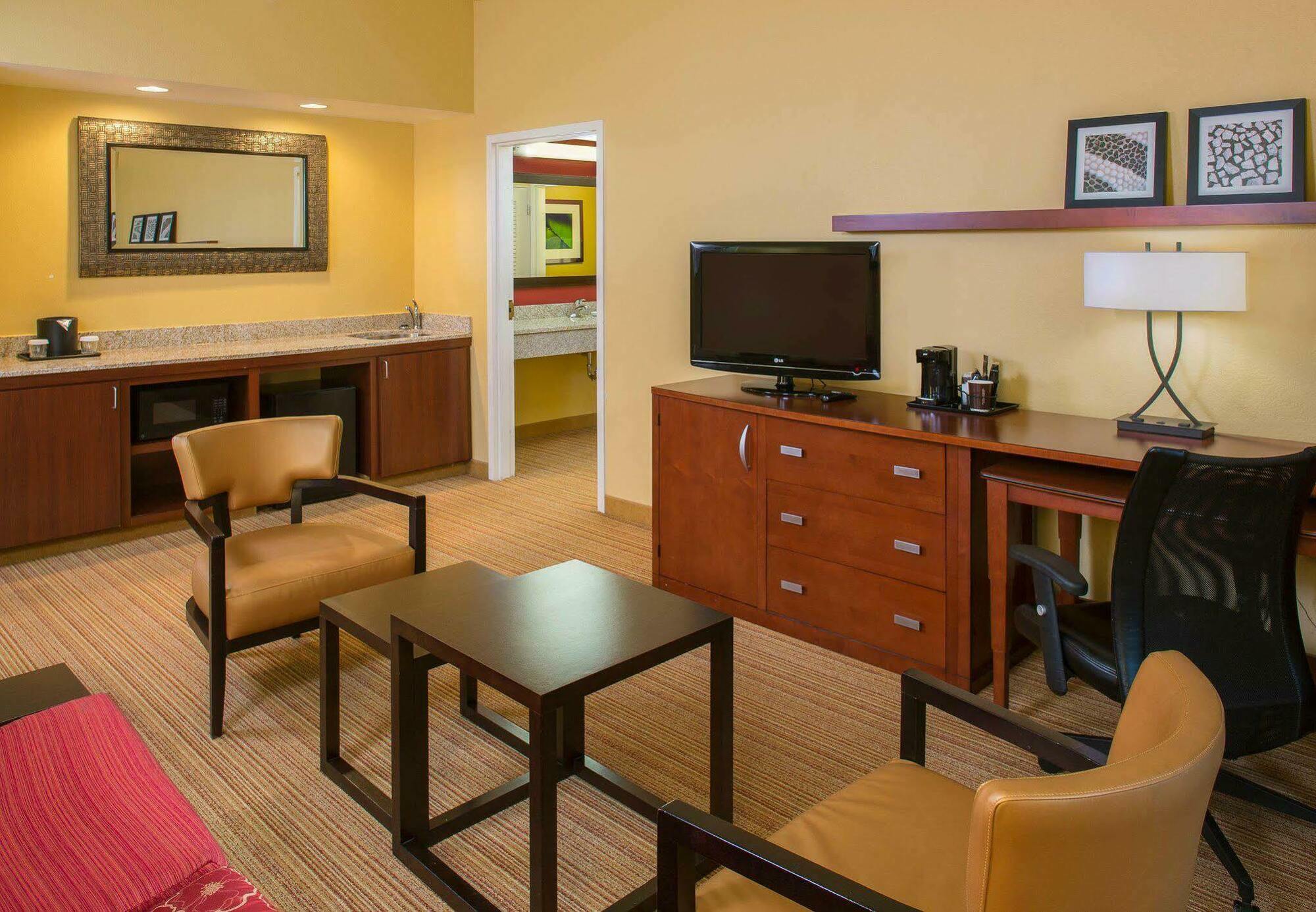 Courtyard Baton Rouge South Hotel Bagian luar foto
